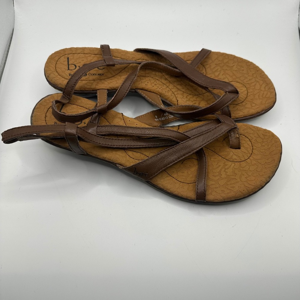 b.o.c. Born Concept Womens Brown Strappy Slingback Toe Loop Wedge Sandals Size 9